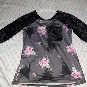 🎉2/$15🎉 Boho cow skull shirt